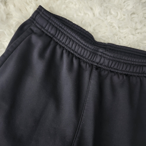 Under Armour Cold Gear Loose Fit Pants. Size Youth Large. New without tags. - Picture 3 of 8